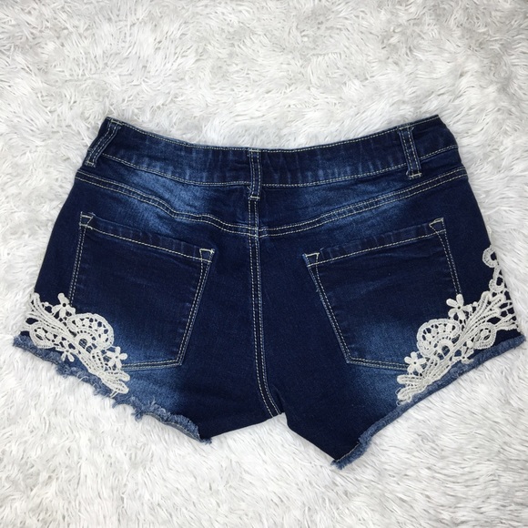 ⬇️Bongo Distressed Crochet Lace Denim Shorts Size 7 - Picture 5 of 14